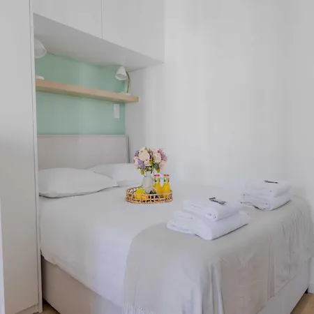 1bdr Passage Des Abbesses * Paris